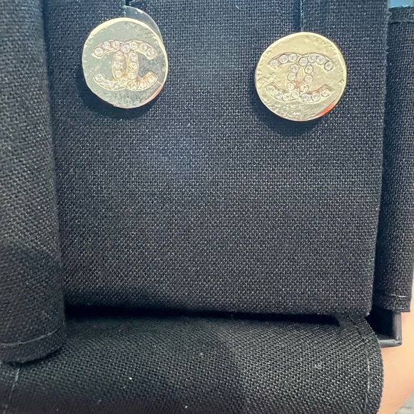 Chanel 19A Papyrus CC Disc Stud Earrings - Picture 9 of 9